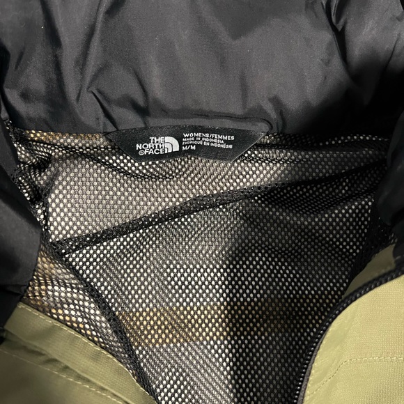 The North face windbreaker - Picture 2 of 5